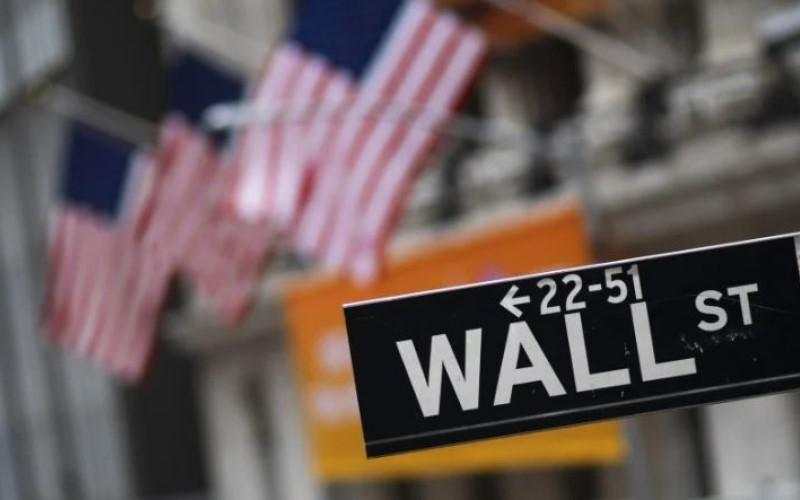 Wall Street Dibuka Mendatar di Tengah Saling Serang Tarif AS-China
