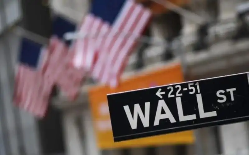 Wall Street Dibuka Mendatar di Tengah Saling Serang Tarif AS-China