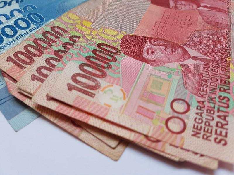 Rupiah Hari Ini Ditutup Turun ke Rp16.826 per USD