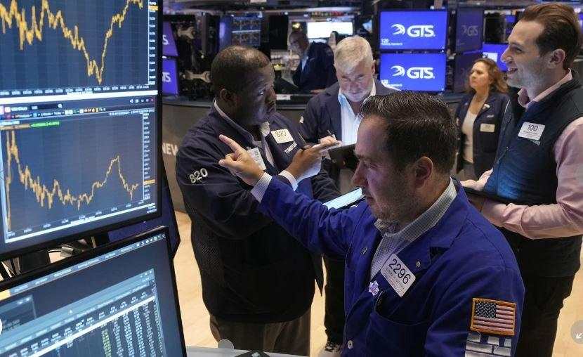 Wall Street Dibuka Merah, Pasar Was-Was RUU Anggaran Trump Ganggu Investor Asing