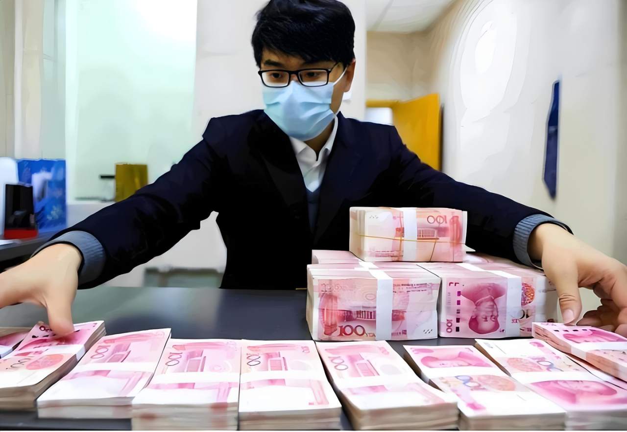 GMI分享：一吨黄金VS一吨美元VS一吨人民币，三选一你选哪个？