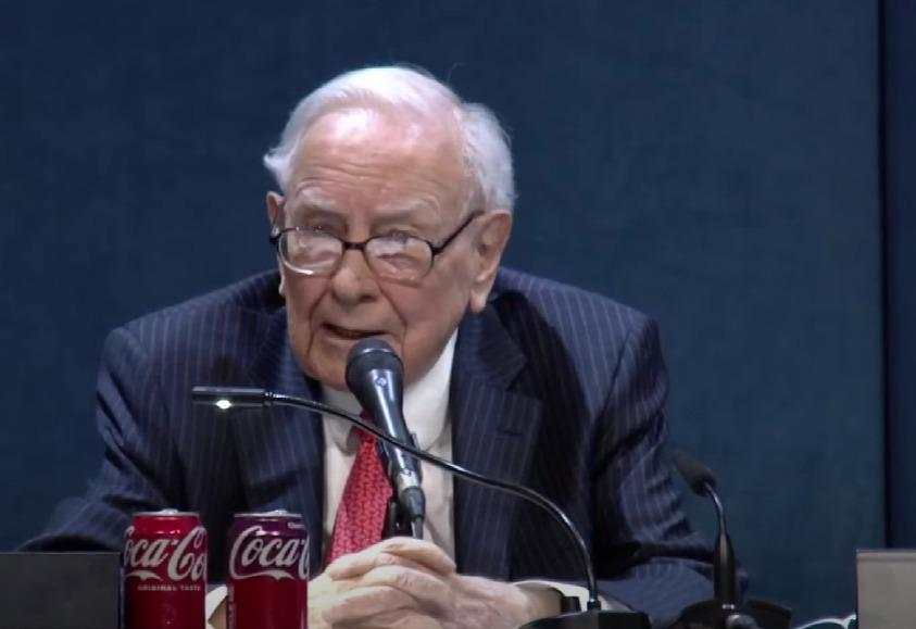 Warren Buffett: Lepas Kendali Berkshire Hathaway, Kisah dan Kekayaan di Baliknya