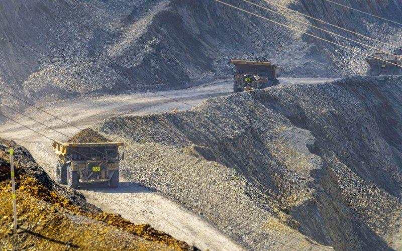 Amman Mineral (AMMN) Bukukan Rugi Kuartal I-2025, Analis Pangkas Target Sahamnya