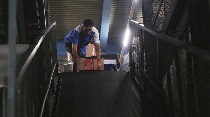 Perang Iran-Israel Bikin Dunia Logistik Waspada, TIKI Bakal Naikkan Ongkir?