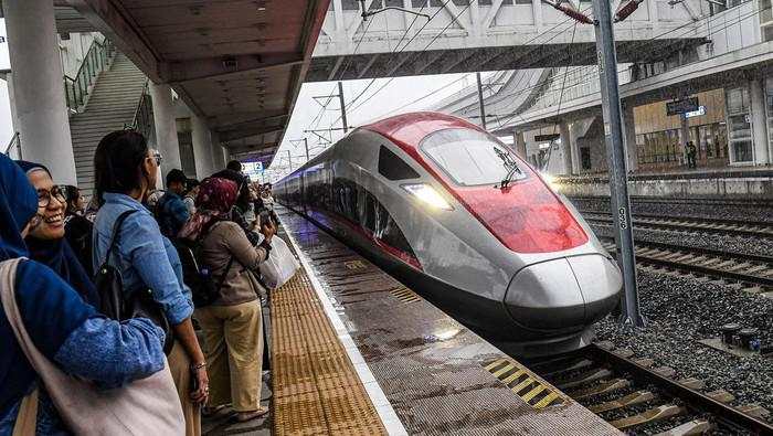 Naik Whoosh Mulai Rp 75 Ribu, Ini Rutenya