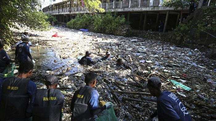 Duh 60% Sungai di RI Tercemar Limbah Domestik-Sampah Plastik