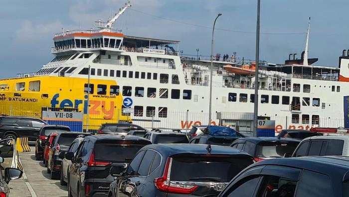 Libur Idul Adha, 416.032 Penumpang Naik Feri Merak-Bakauheni & Ketapang-Gilimanuk