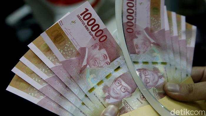 Indeks Keyakinan Konsumen Turun, Warga RI Pilih Nabung Ketimbang Belanja