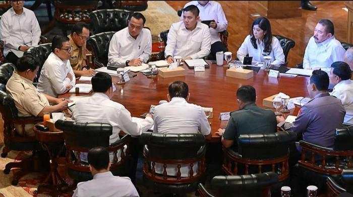 Prabowo Bentuk Satgas Kopdes Merah Putih, Zulhas Jadi Ketua