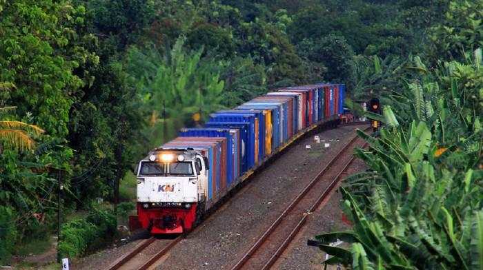 KAI Logistik Angkut 24.000 Ton Barang, Paling Banyak Paket dan Sepeda Motor