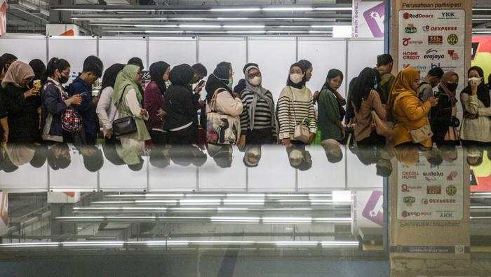RI Seret Lowongan Kerja, Pengangguran Disarankan Pindah ke Luar Negeri