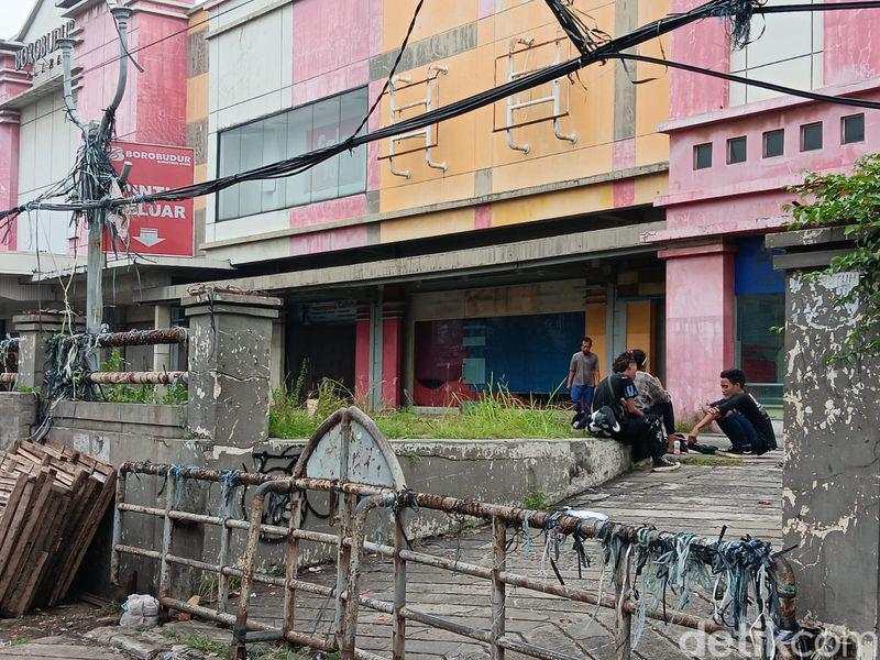 Mal di Bekasi Ini Cuma Buka Setahun Sekali, Selebihnya Mati Suri