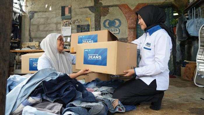 Nasabah PNM Mekaar Sulap 60 Kg Jeans Decluttering Jadi Fashion Keren