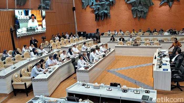 Dicecar soal Hubungan Kerja Ojol-Aplikator, Wamenhub Buka-bukaan