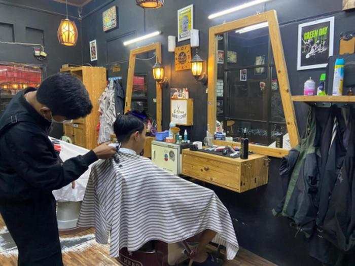 DANA Bisnis Bantu Odysen Barbershop Rapi Kelola Transaksi & Ekspansi