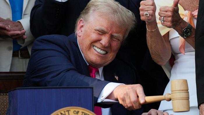 Trump Ngotot Teken Aturan Baru, Utang AS Diprediksi Bengkak Rp 53.000 T