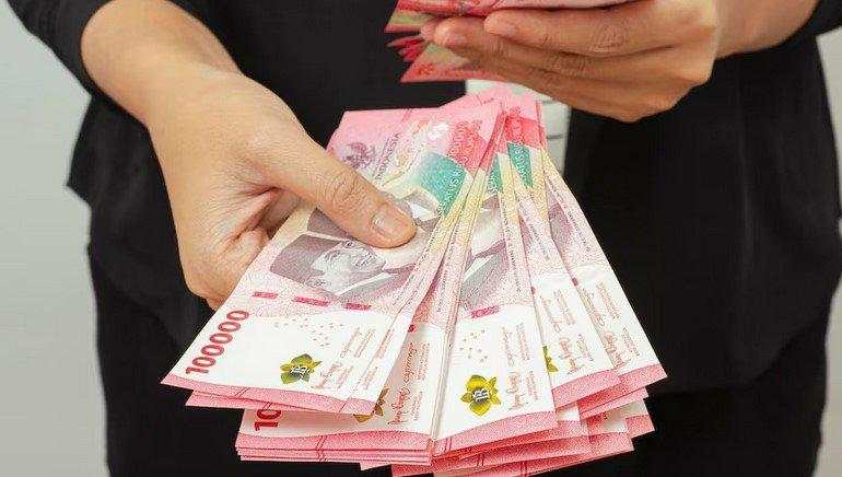 Rupiah Sore Ini Ditutup Melemah ke Rp16.323 per Dolar AS
