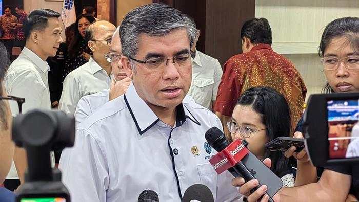 Menaker Buka-bukaan Dampak Tarif Impor AS 19% buat Tenaga Kerja di RI