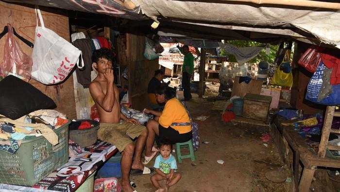 Beras, Rokok hingga Kopi Paling Banyak Dibeli Orang Miskin di RI