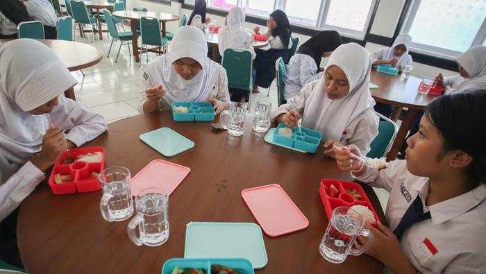 Program Makan Gratis Dikebut, Kepala Daerah Diminta Bentuk Satgas