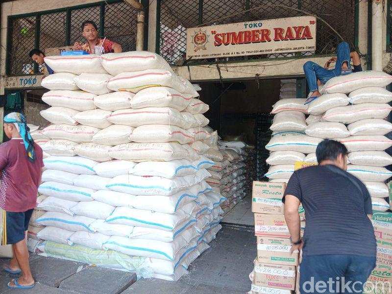 Prabowo Kecam Beras Oplosan, Pasar Induk Cipinang Diliputi Ketegangan