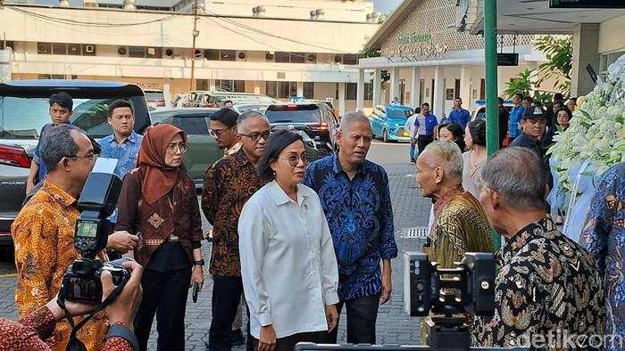 Sri Mulyani Kenang Teruskan Jejak Kwik Kian Gie Jadi Kepala Bappenas