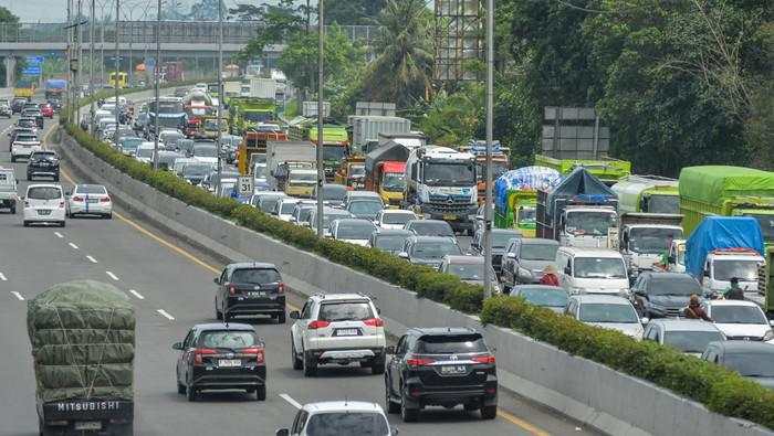 Mulai 10 Juli Kendaraan Berat Dilarang Keluar Tol Jatiasih Saat Jam Sibuk