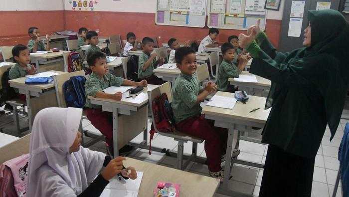 Bos BGN Sebut Penyebab Siswa Keracunan di NTT Bukan dari Menu MBG