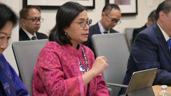Tiba-tiba Buku Catatan Sri Mulyani Dicek Prabowo, Ada Apa?