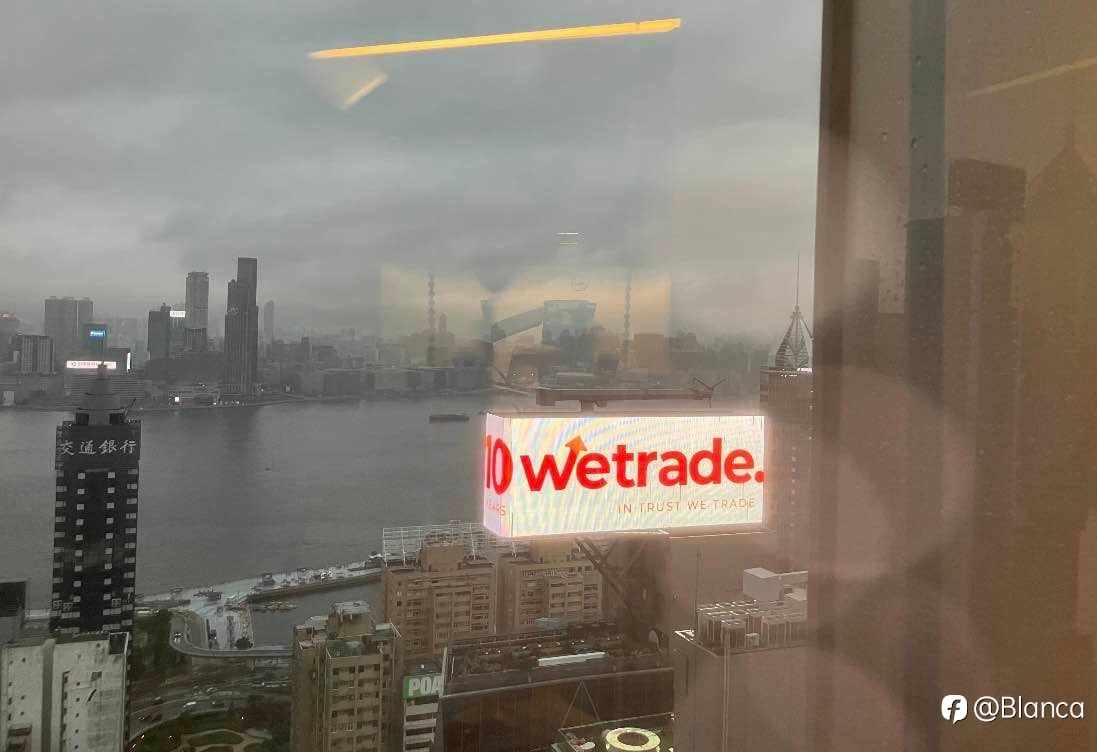 Wetrade广告牌在香港维多利亚在测试