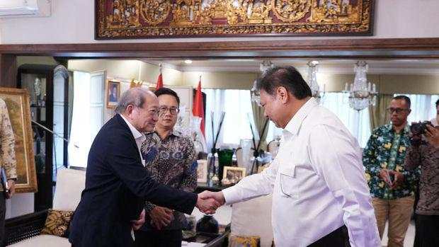 Airlangga Jamu Bos Singtel & Temasek di Jakarta, Ini Isi Pertemuannya