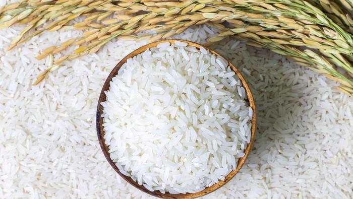 Harga Beras Grosir & Eceran Kompak Naik Meski Stok Melimpah