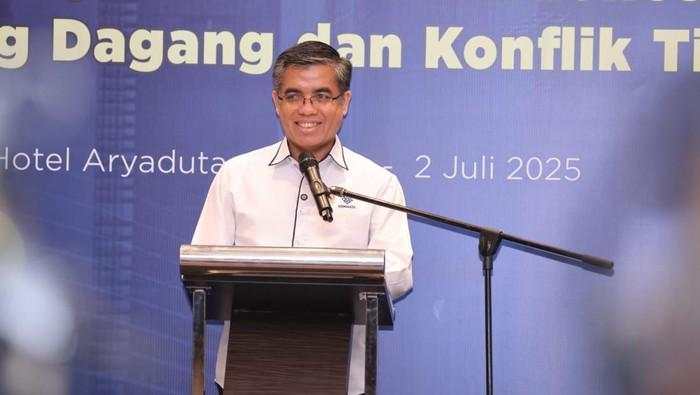 Menaker Minta Masyarakat Tak Perlu Kabur ke Luar Negeri