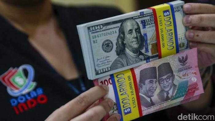 Dolar AS Hari Ini Lesu Ditekan Rupiah