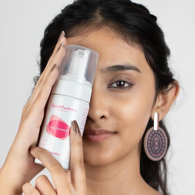 Say Goodbye to Breakouts: The Best Daily Face Wash for Oily and Acne-Prone Skin