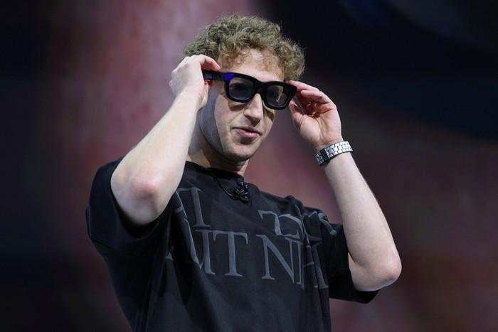 Zuckerberg Ramal Gadget Ini Akan Meledak dan Singkirkan Smartphone