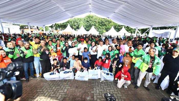 Pertamina Bagikan 1.000 Seragam Sekolah & Alat Tulis untuk Anak Ojol
