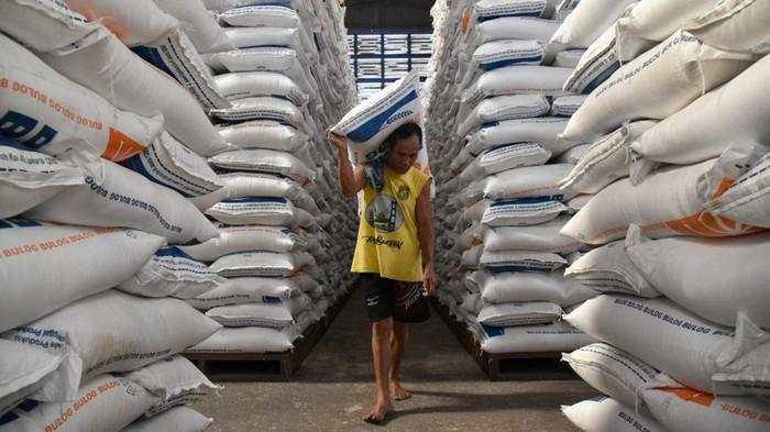 Penyaluran Dimulai, 18 Juta Orang Terima Bansos Beras 20 Kg