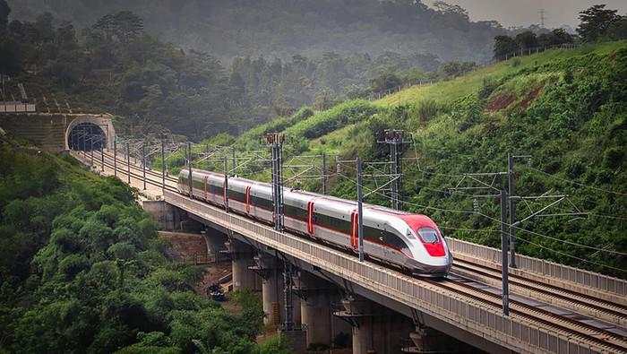Danantara Turun Tangan Bereskan Utang Kereta Cepat