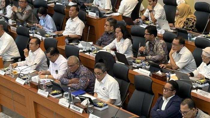 Anggaran Basarnas 2026 Turun, DPR Sentil Kasus Evakuasi Turis Brasil di Rinjani