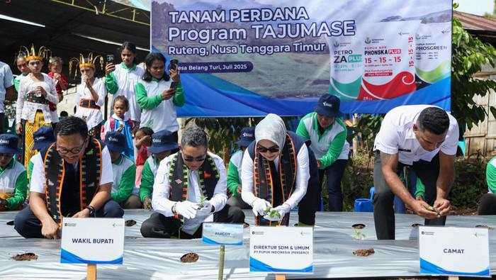 Pupuk Indonesia Beri Bibit Sayuran ke Warga Ruteng NTT