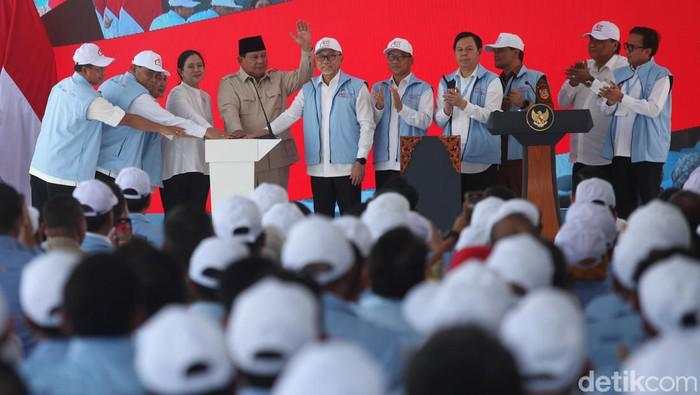 Kopdes Merah Putih Dapat Truk & Pick Up, Prabowo: Hasil Bumi Nggak Bakal Puso