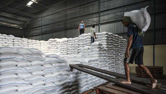 Bos Bulog Buka Suara soal Beras Sisa Impor Menumpuk di Gudang