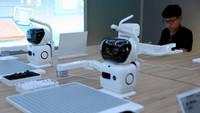 Beijing Luncurkan Toko Robot, Jual Pelayan hingga Anjing Pintar