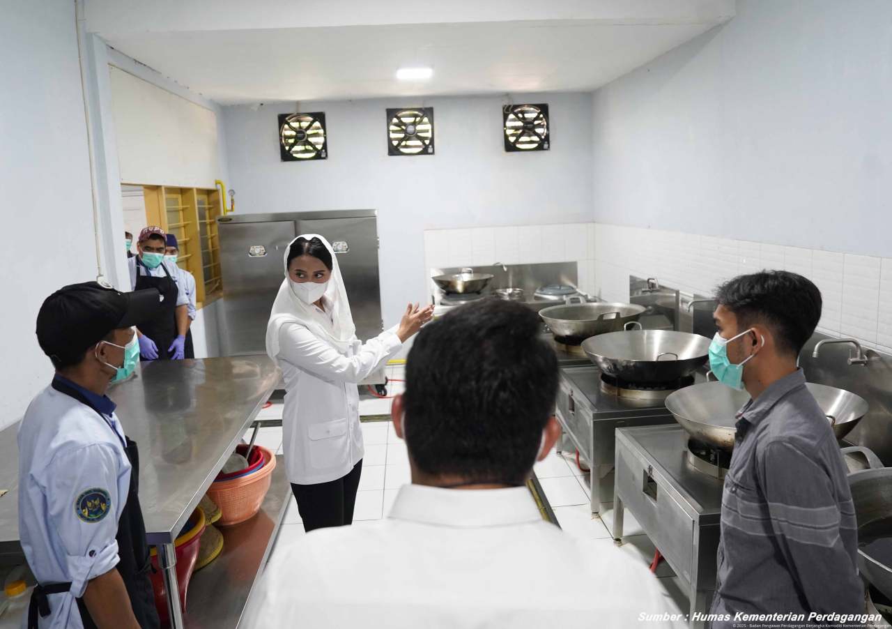 Kepala Bappebti dampingi Wamendag Tinjau Program MBG di SDN Rawabadak Subang