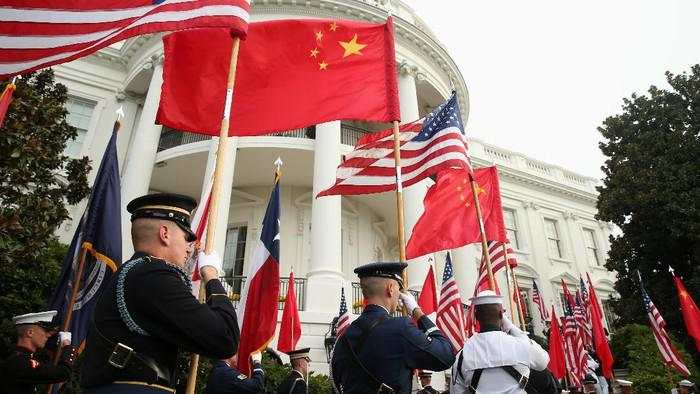 Perang Utang China Vs AS: Siapa Duluan yang Kolaps?