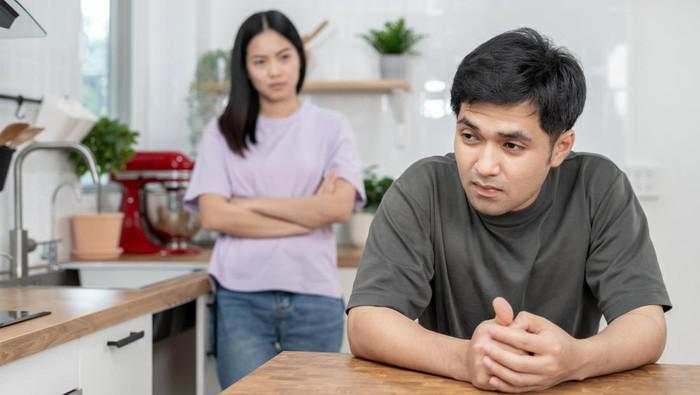 Punya Tabungan Rahasia dari Pasangan? Awas Selingkuh Finansial!