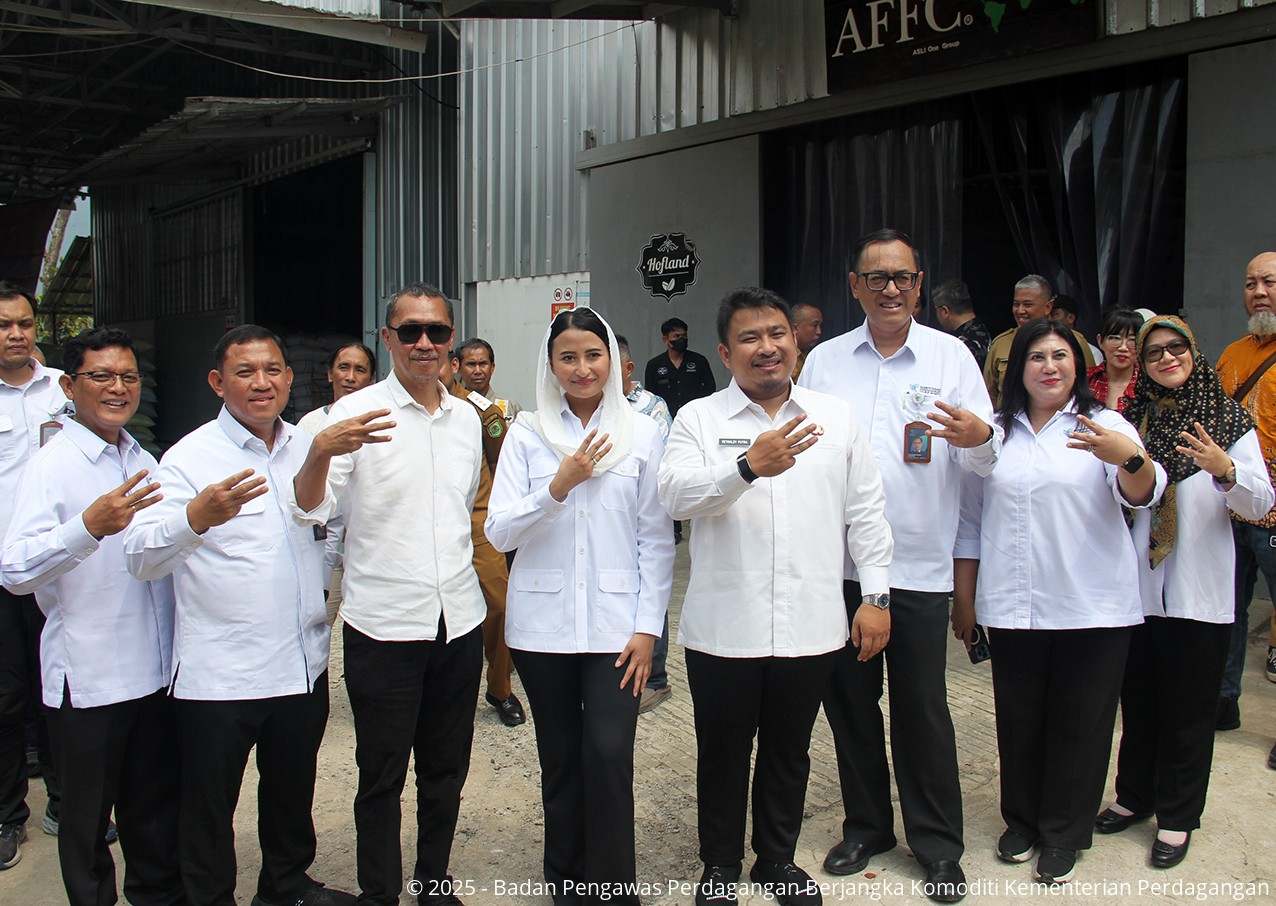 Kepala Bappebti Dampingi Wamendag dalam Pelepasan Ekspor Komoditas Kopi dari Gudang SRG Subang ke Tiongkok