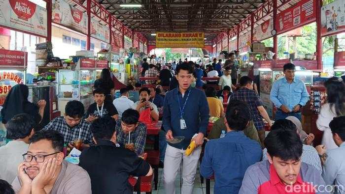 Makan Siang Kantoran Bikin Gaji Tumbang: Setiap Hari Rp 40 Ribu Melayang!
