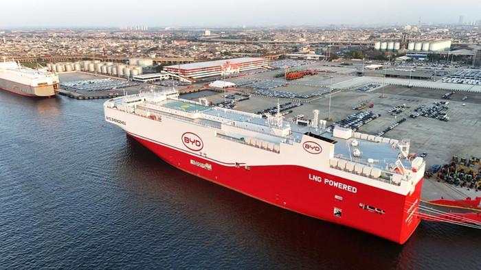 Pelindo Sukses Layani Kapal Pengangkut 7000 Unit Mobil Listrik BYD
